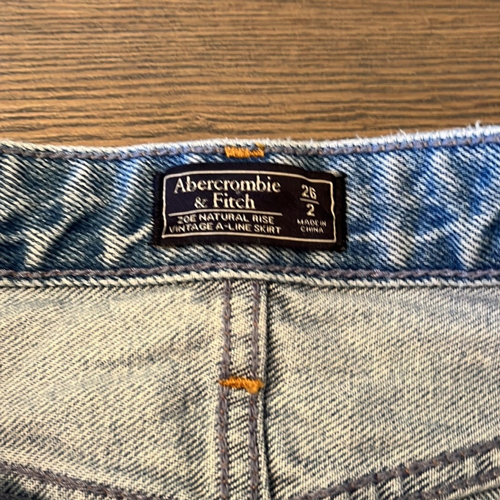 Abercrombie Sz 2/26 distressed jean denim skirt soft denim like new condition - Picture 2 of 9